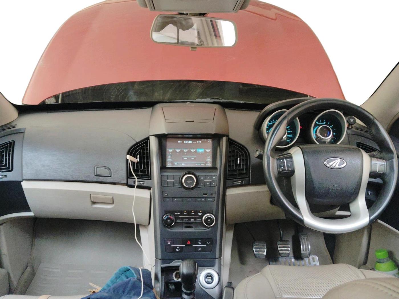 2016 Mahindra XUV500 W10, Diesel, Manual, 88,950 km, interior