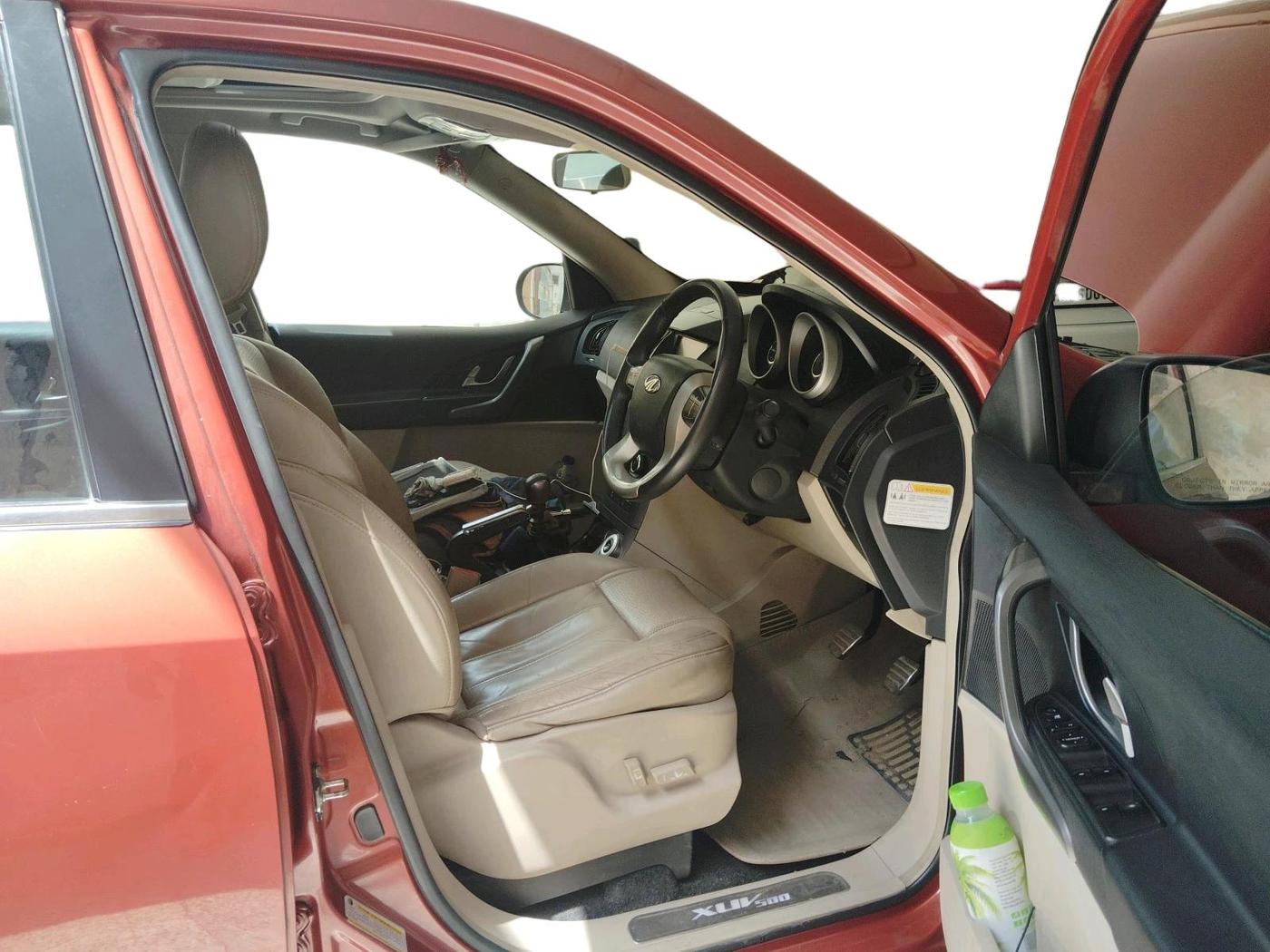 2016 Mahindra XUV500 W10, Diesel, Manual, 88,950 km, interior