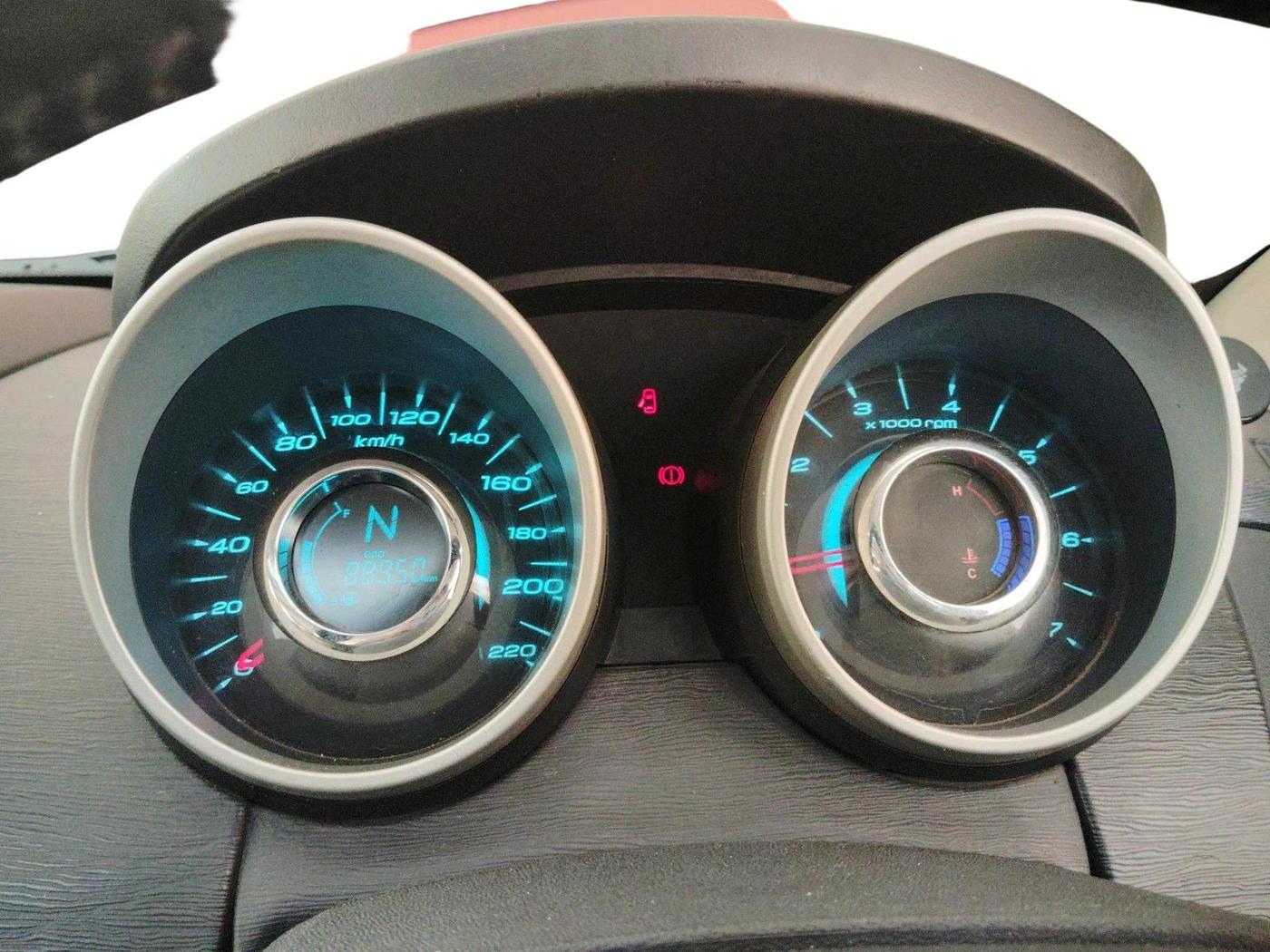 2016 Mahindra XUV500 W10, Diesel, Manual, 88,950 km, interior
