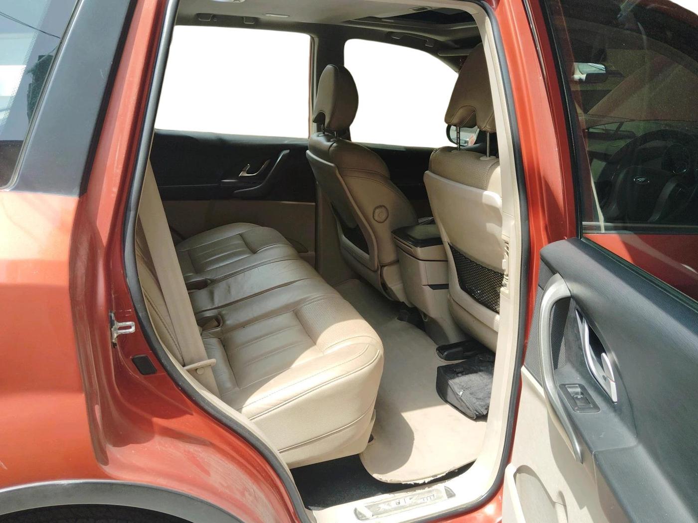 2016 Mahindra XUV500 W10, Diesel, Manual, 88,950 km, interior