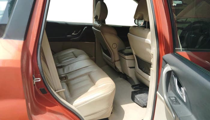 2016 Mahindra XUV500 W10, Diesel, Manual, 88,950 km, interior