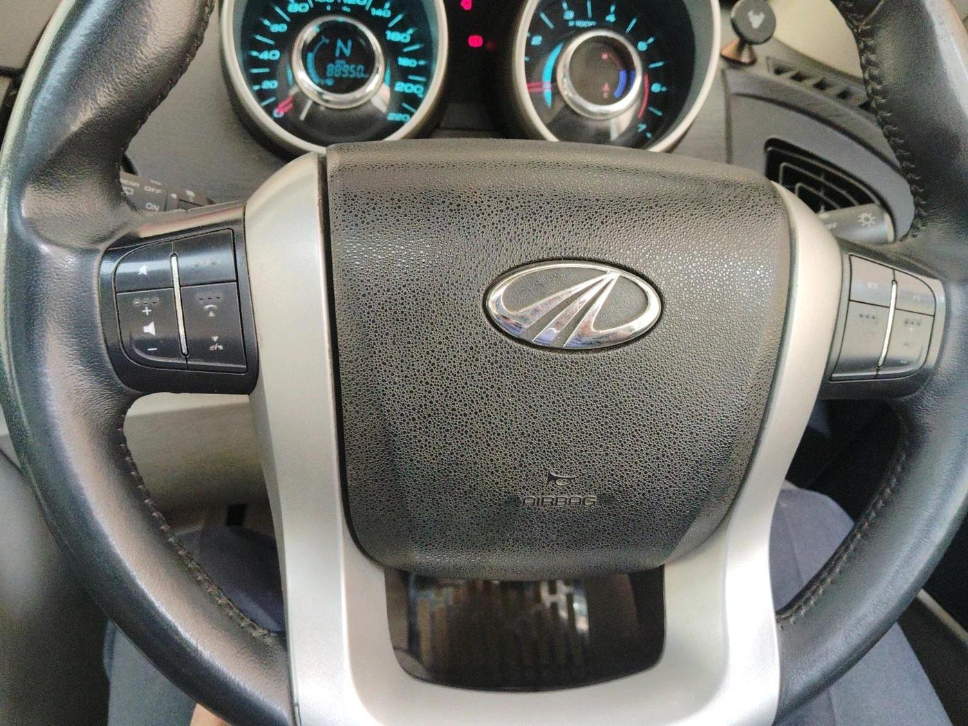 2016 Mahindra XUV500 W10, Diesel, Manual, 88,950 km, interior