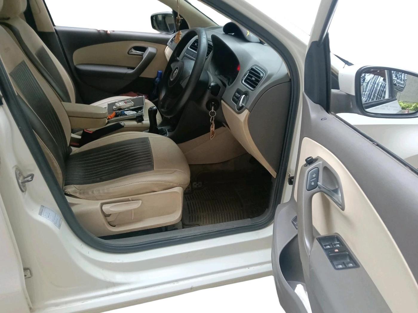 2011 Volkswagen Vento HIGHLINE 1.6 MPI, Petrol, Manual, 66,785 km, interior