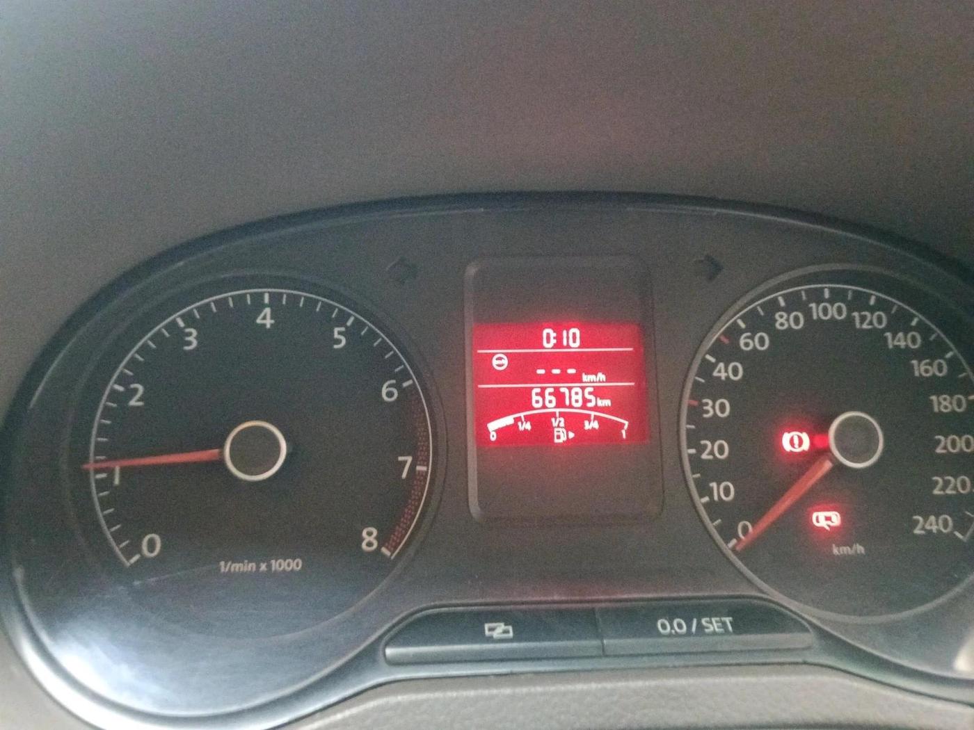 2011 Volkswagen Vento HIGHLINE 1.6 MPI, Petrol, Manual, 66,785 km, interior