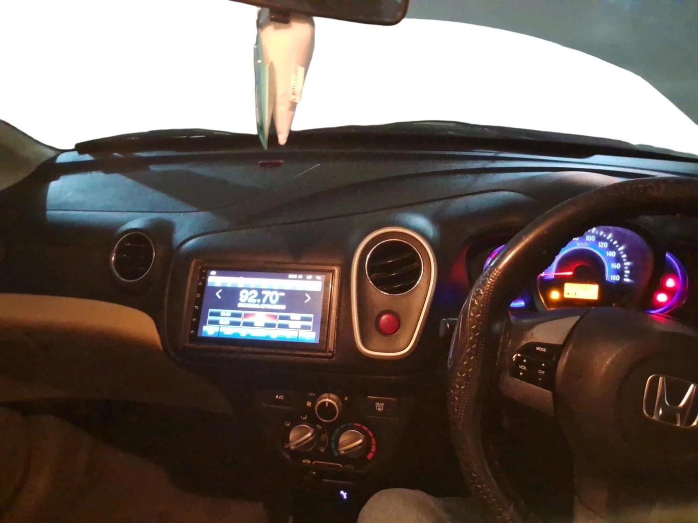 2015 Honda Mobilio 1.5L I-VTEC S, Petrol, Manual, 1,37,588 km, interior