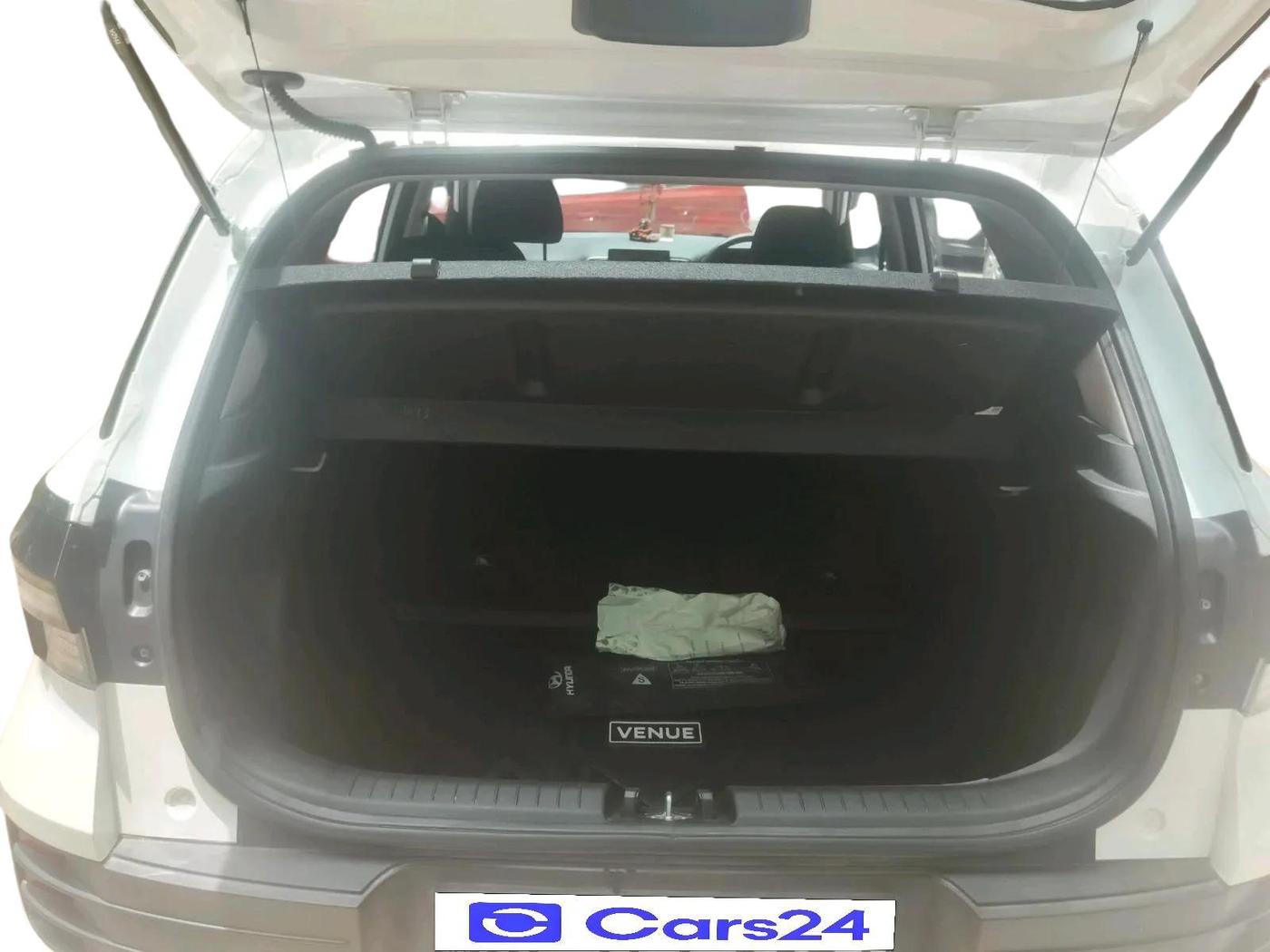 2024 Hyundai VENUE S (O) Plus 1.2 Petrol , Petrol, Manual, 6,063 km, exterior