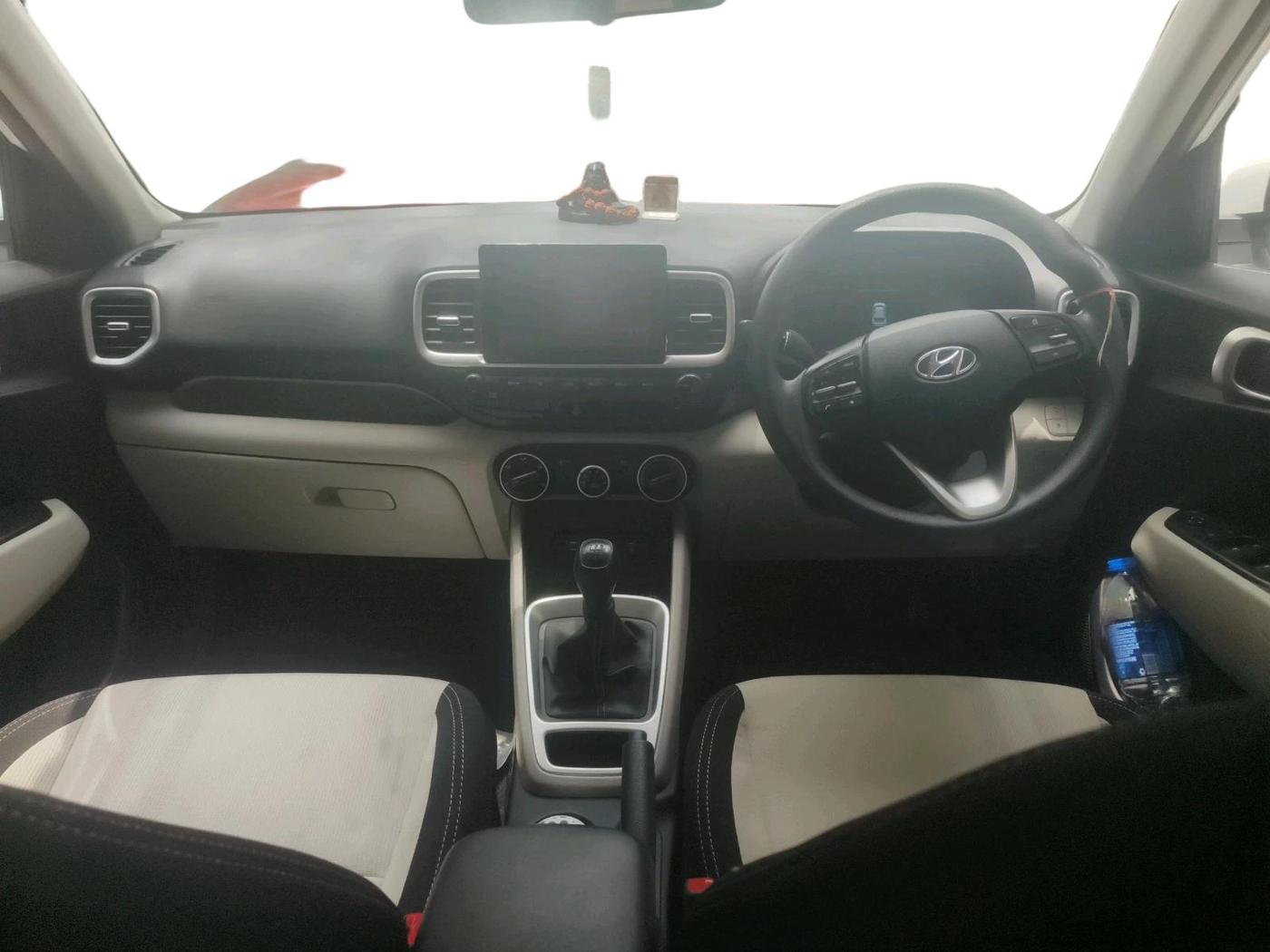 2024 Hyundai VENUE S (O) Plus 1.2 Petrol , Petrol, Manual, 6,063 km, interior