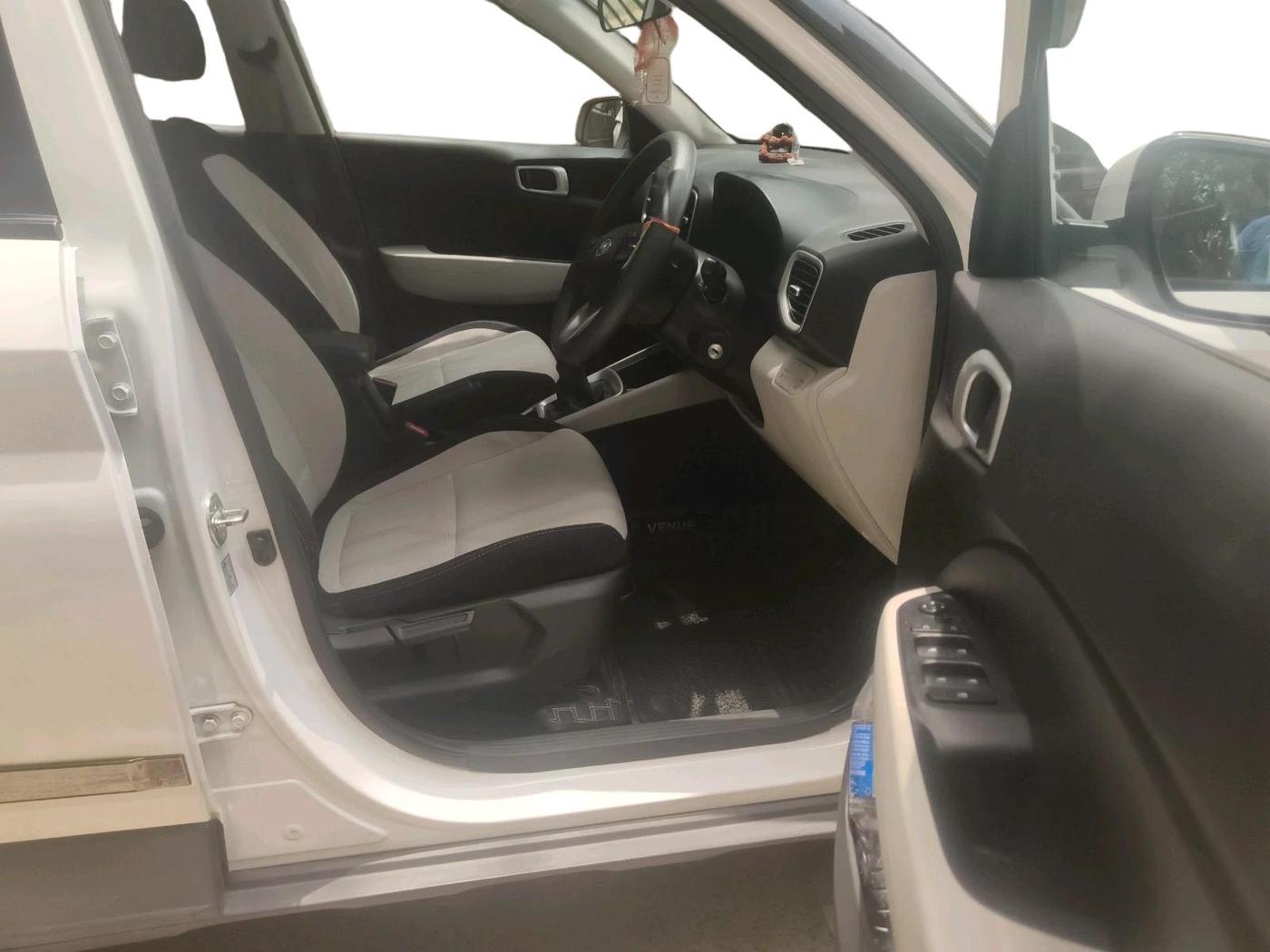 2024 Hyundai VENUE S (O) Plus 1.2 Petrol , Petrol, Manual, 6,063 km, interior