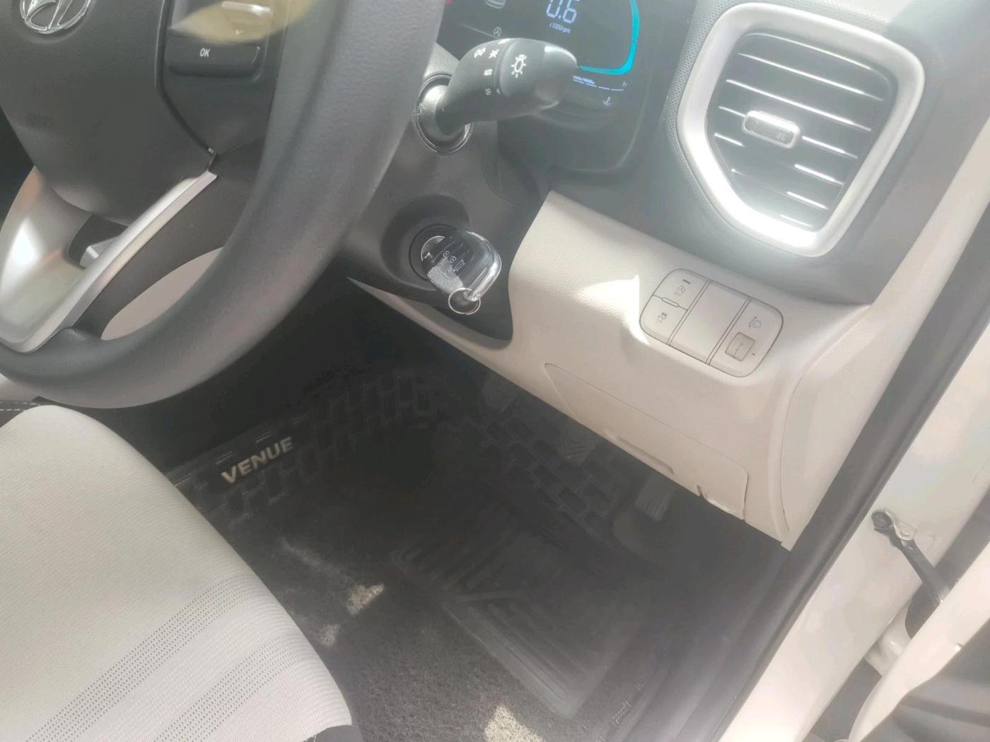 2024 Hyundai VENUE S (O) Plus 1.2 Petrol , Petrol, Manual, 6,063 km, interior