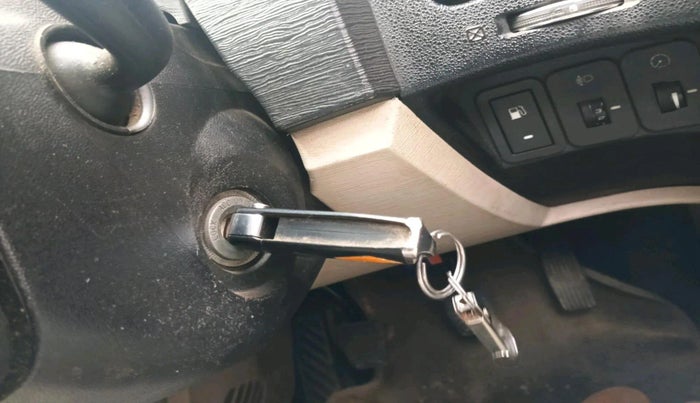 2016 Mahindra XUV500 W6 1.99, Diesel, Manual, 1,01,395 km, interior