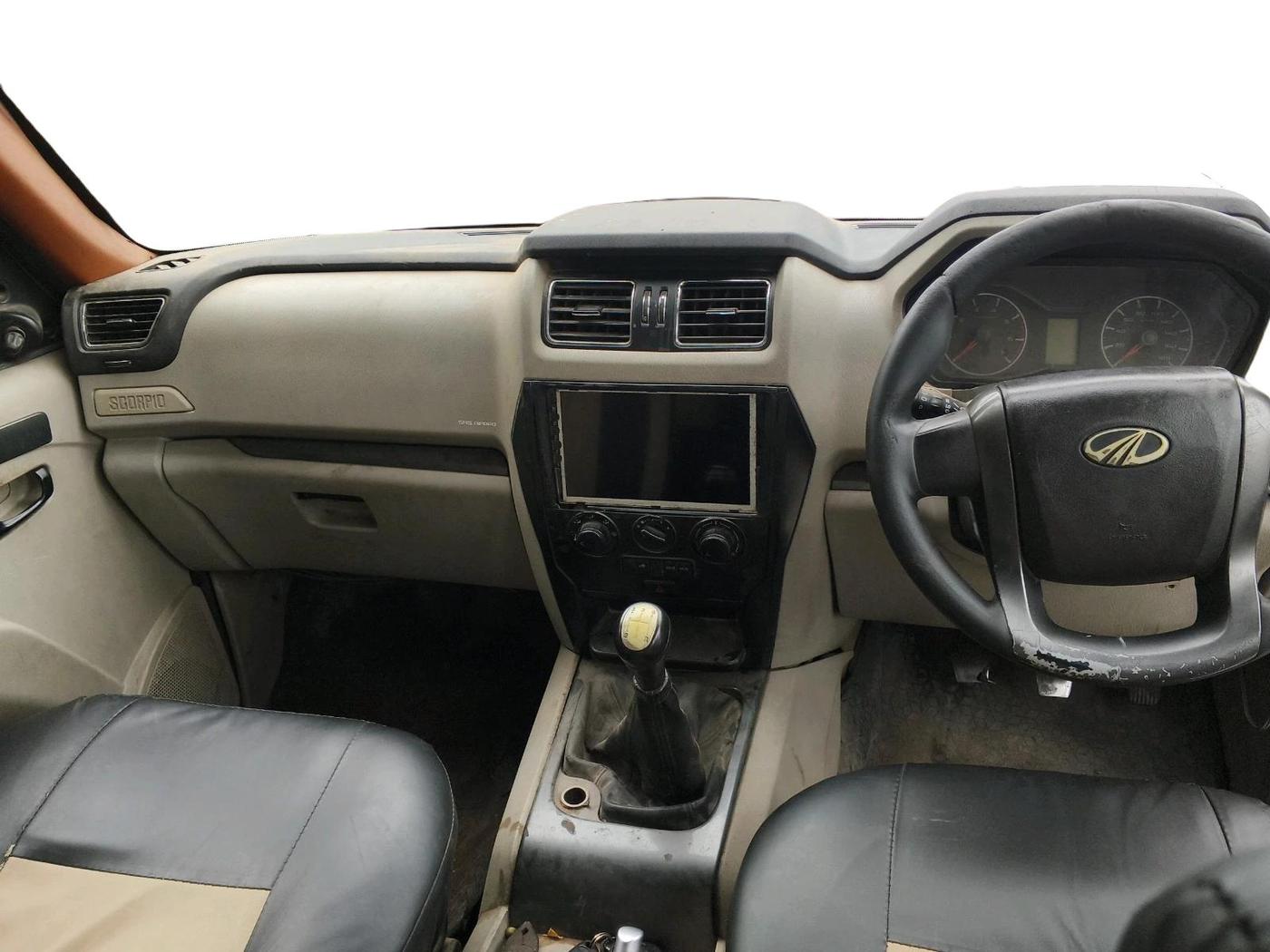 2016 Mahindra Scorpio S6 PLUS 1.99, Diesel, Manual, 23,660 km, interior