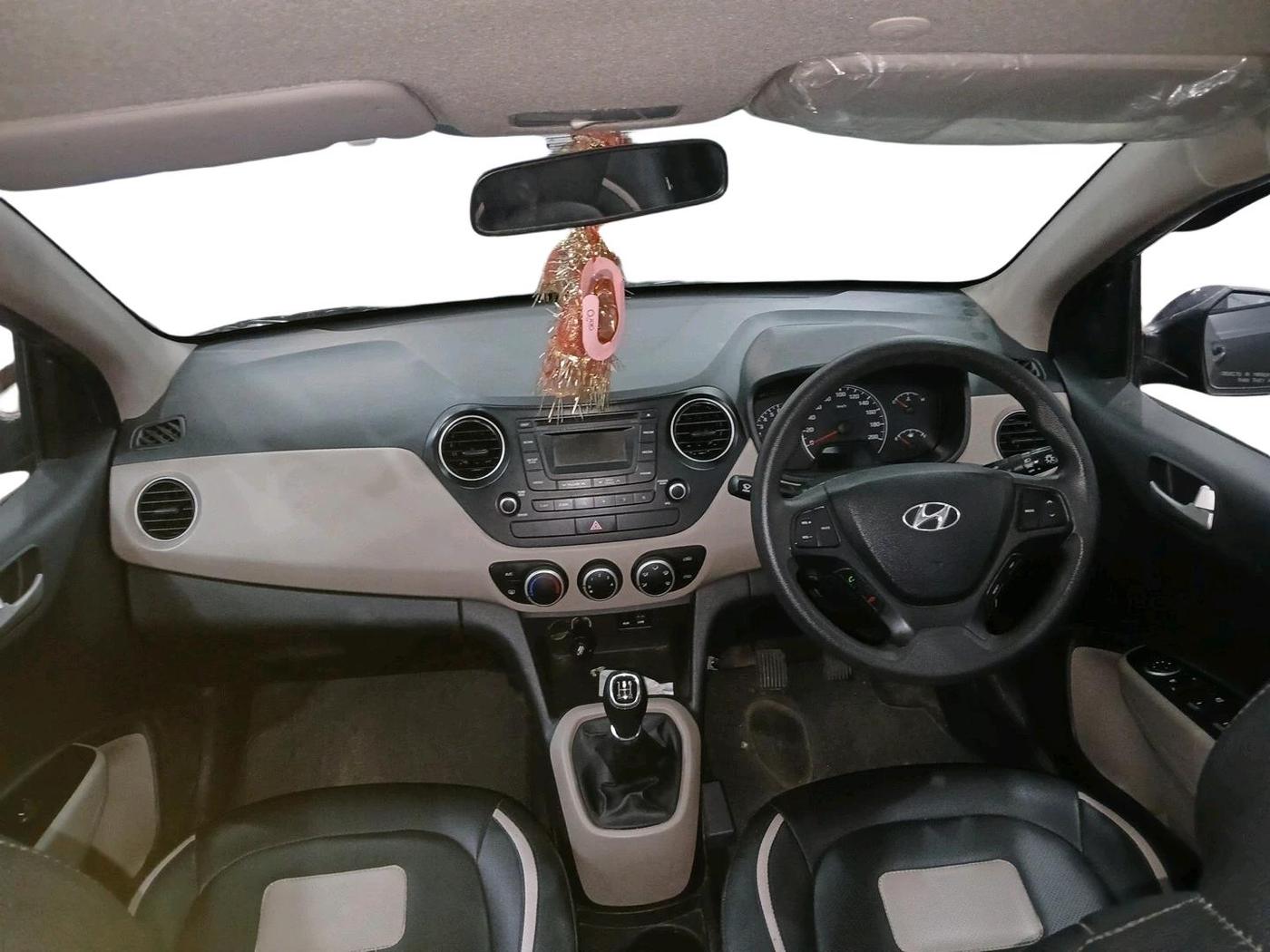 2015 Hyundai Grand i10 SPORTZ 1.2 KAPPA VTVT, Petrol, Manual, 31,068 km, interior