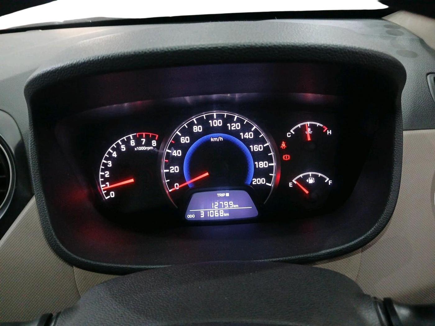 2015 Hyundai Grand i10 SPORTZ 1.2 KAPPA VTVT, Petrol, Manual, 31,068 km, interior