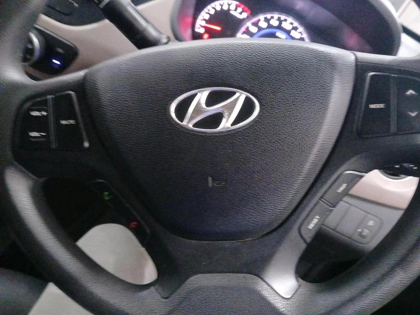 2015 Hyundai Grand i10 SPORTZ 1.2 KAPPA VTVT, Petrol, Manual, 31,068 km, interior