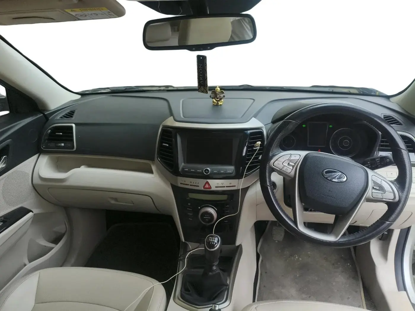 2020 Mahindra XUV300 W8 (O) 1.2 PETROL, Petrol, Manual, 40,751 km, interior