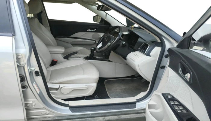 2020 Mahindra XUV300 W8 (O) 1.2 PETROL, Petrol, Manual, 40,751 km, interior