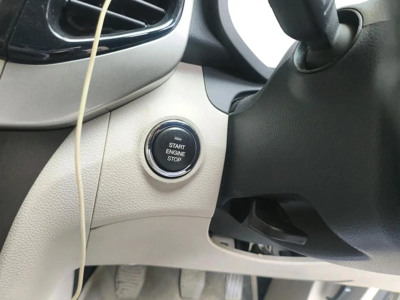2020 Mahindra XUV300 W8 (O) 1.2 PETROL, Petrol, Manual, 40,751 km, interior