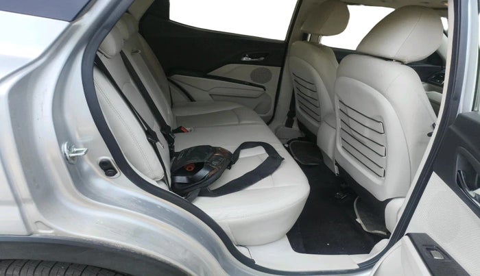 2020 Mahindra XUV300 W8 (O) 1.2 PETROL, Petrol, Manual, 40,751 km, interior