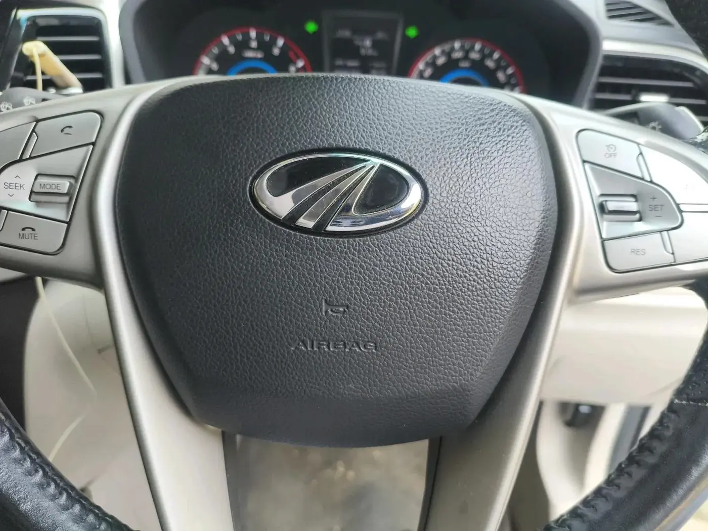 2020 Mahindra XUV300 W8 (O) 1.2 PETROL, Petrol, Manual, 40,751 km, interior