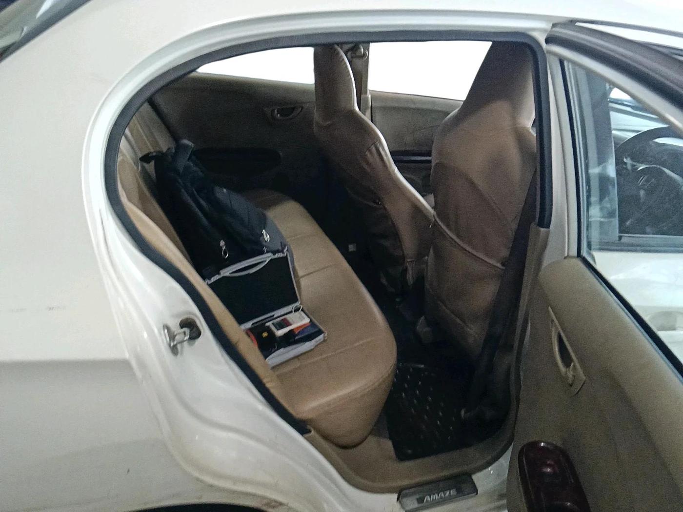 2014 Honda Amaze 1.2L I-VTEC S, Petrol, Manual, 1,03,372 km, interior