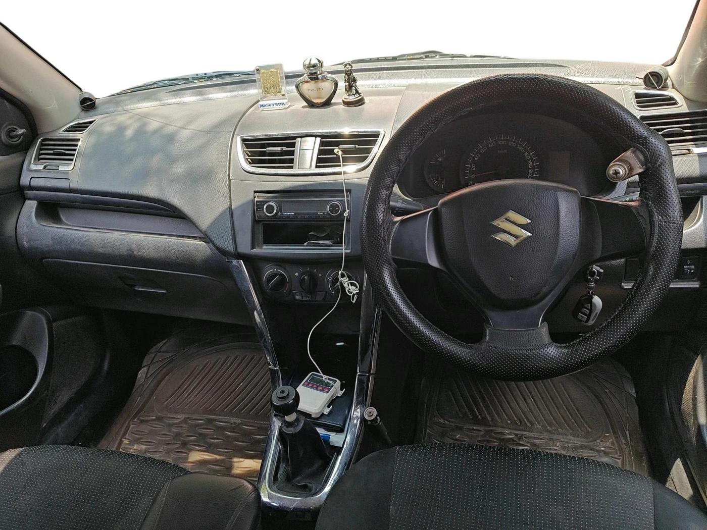 2011 Maruti Swift LXI, Petrol, Manual, 94,687 km, interior