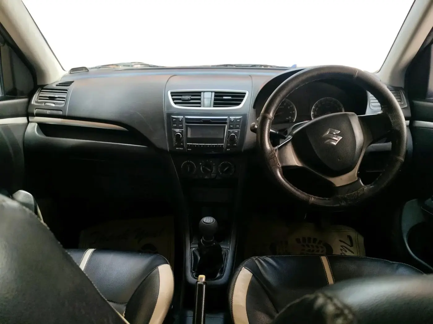2015 Maruti Swift VXI, Petrol, Manual, 1,39,658 km, interior