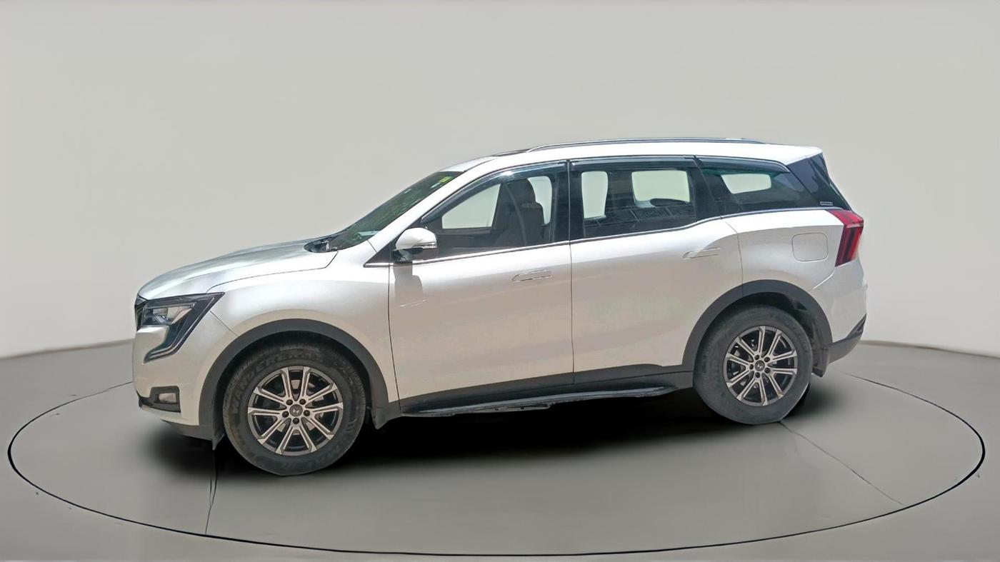 2023 Mahindra XUV700 AX 7 LUXURY D AWD AT 7 STR, Diesel, Automatic, 25,761 km, exterior