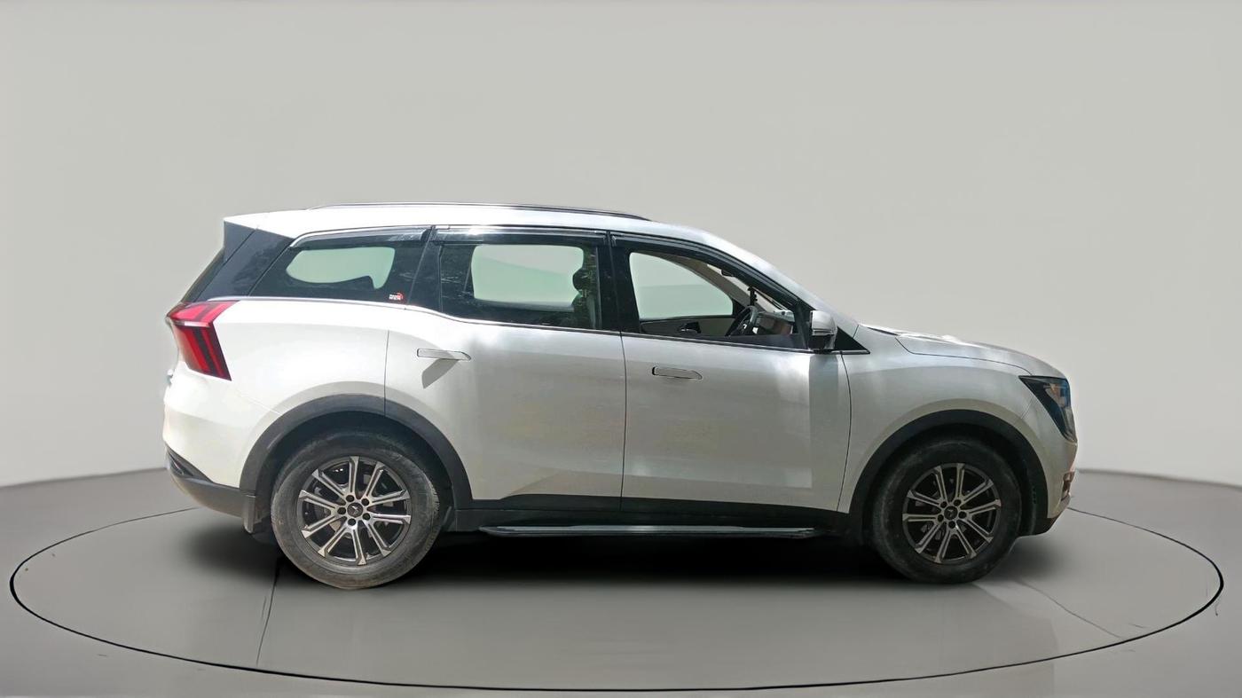 2023 Mahindra XUV700 AX 7 LUXURY D AWD AT 7 STR, Diesel, Automatic, 25,761 km, exterior