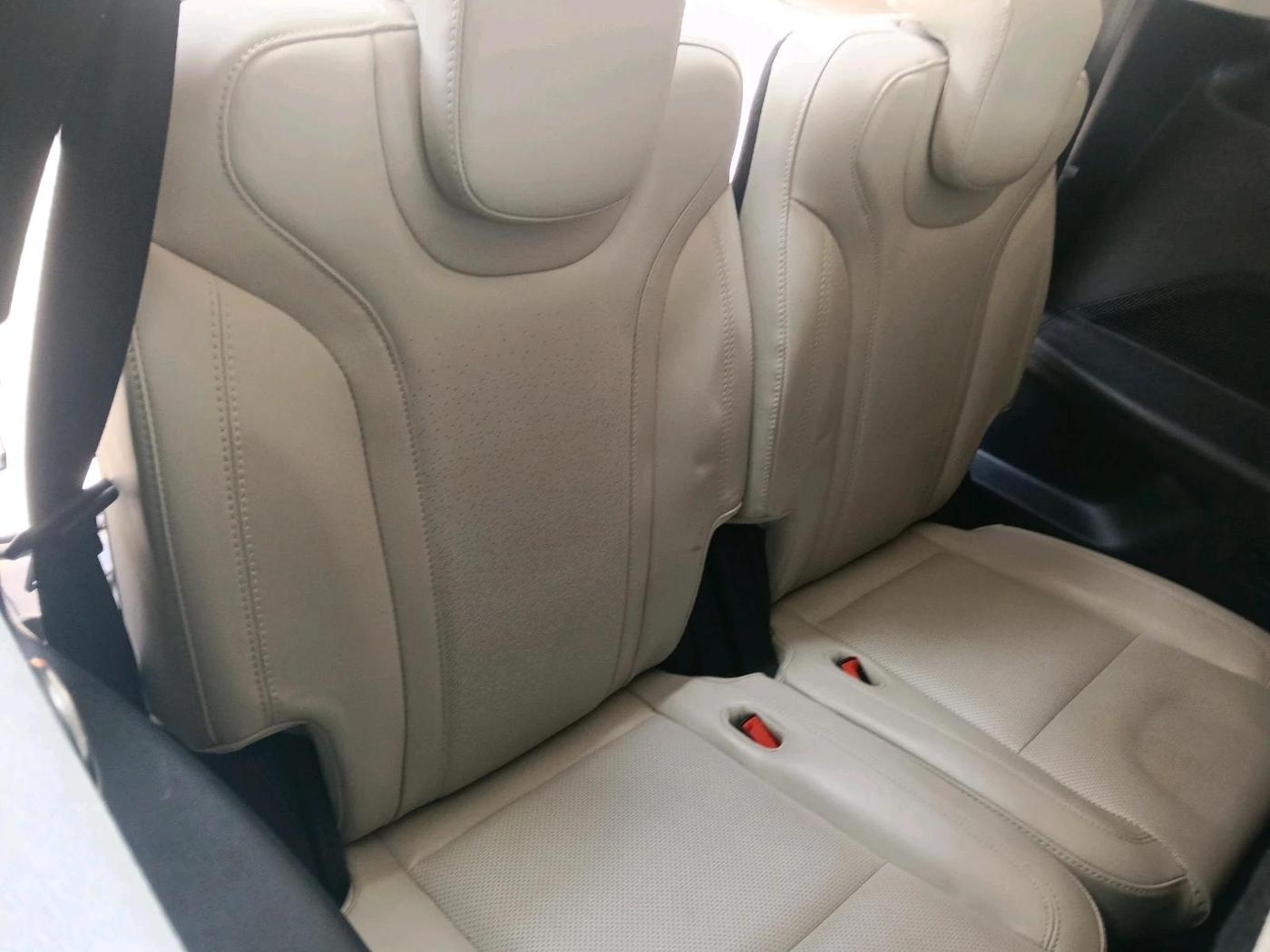 2023 Mahindra XUV700 AX 7 LUXURY D AWD AT 7 STR, Diesel, Automatic, 25,761 km, interior