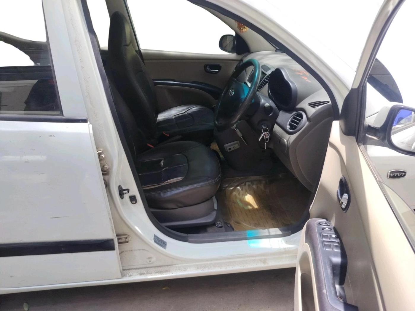 2011 Hyundai i10 MAGNA 1.2, Petrol, Manual, 63,265 km, interior