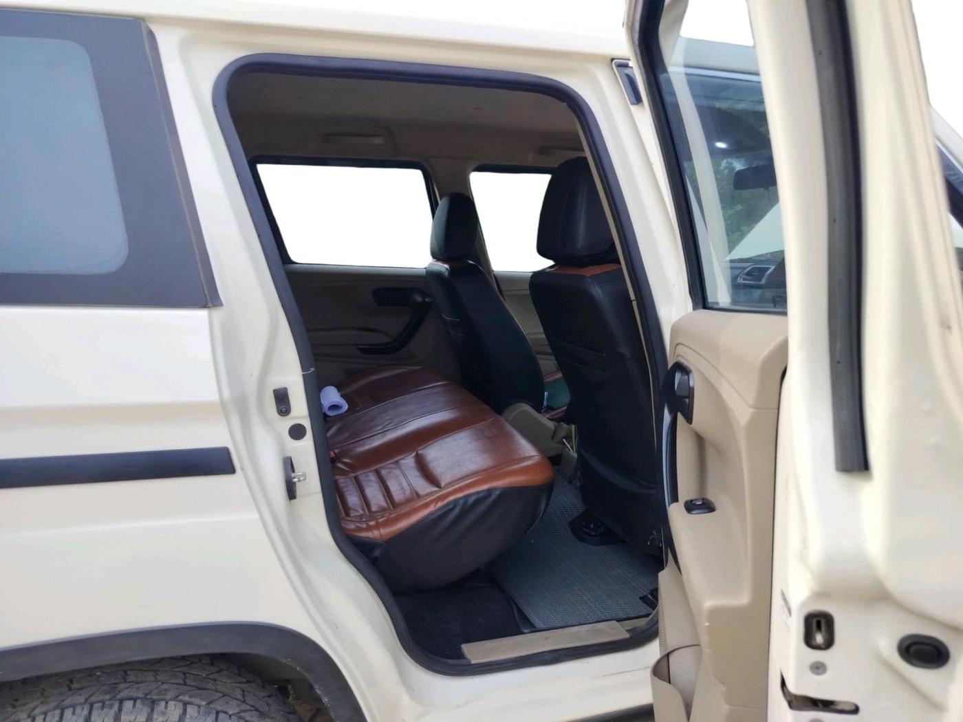 2023 Mahindra BOLERO NEO N 8, Diesel, Manual, 49,709 km, interior