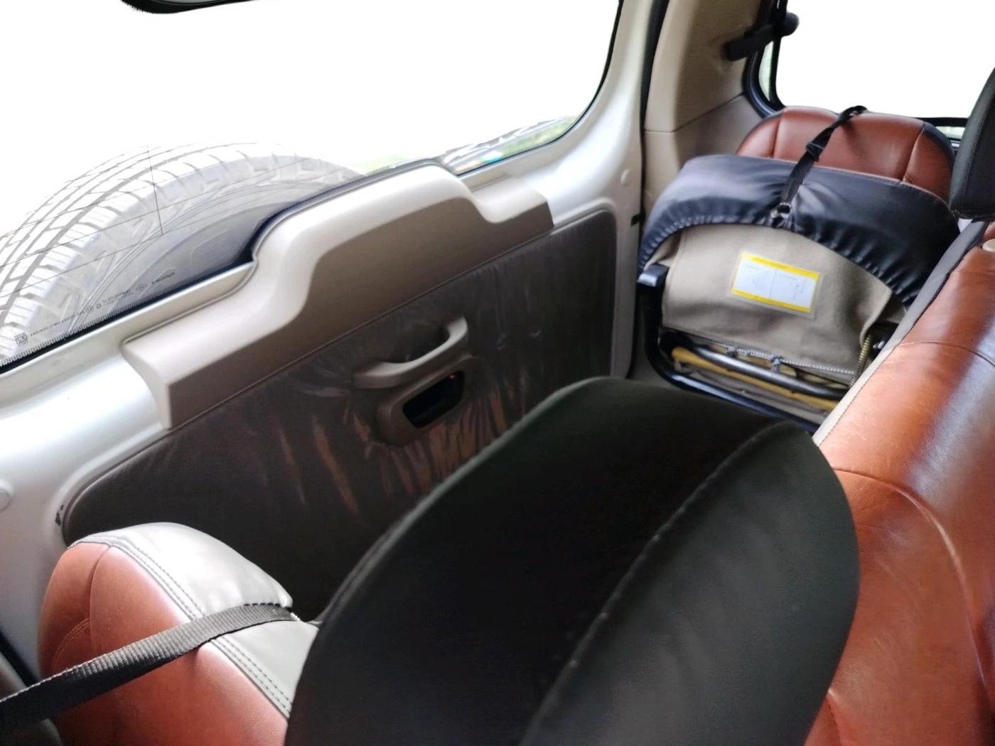 2023 Mahindra BOLERO NEO N 8, Diesel, Manual, 49,709 km, interior