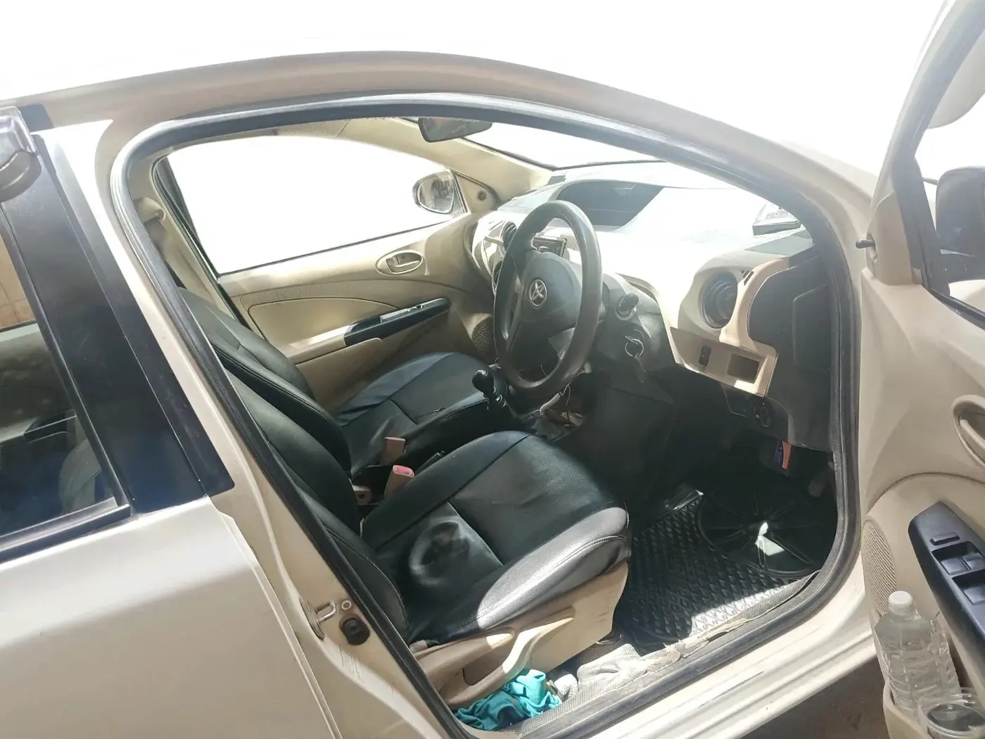 2016 Toyota Etios Liva GD, Diesel, Manual, 1,04,588 km, interior