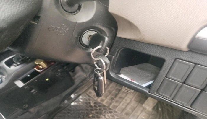 2013 Maruti Wagon R 1.0 LXI, Petrol, Manual, 53,733 km, interior