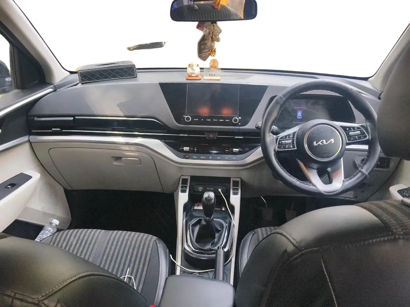 2022 KIA CARENS PRESTIGE PLUS 1.4 PETROL 7 STR, Petrol, Manual, 80,000 km, interior