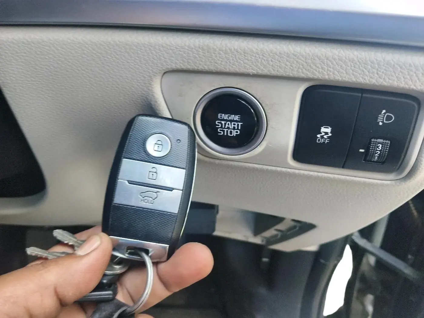 2022 KIA CARENS PRESTIGE PLUS 1.4 PETROL 7 STR, Petrol, Manual, 80,000 km, interior