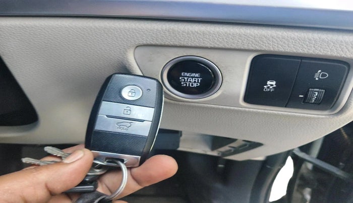 2022 KIA CARENS PRESTIGE PLUS 1.4 PETROL 7 STR, Petrol, Manual, 78,657 km, interior