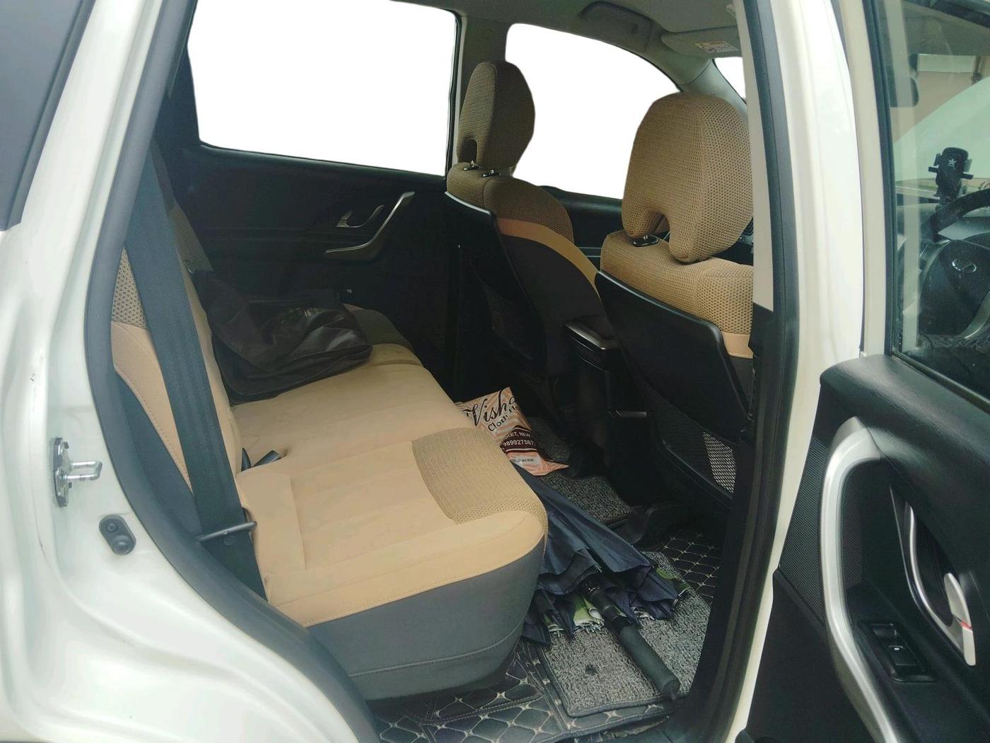 2019 Mahindra XUV500 W7, Diesel, Manual, 44,451 km, interior