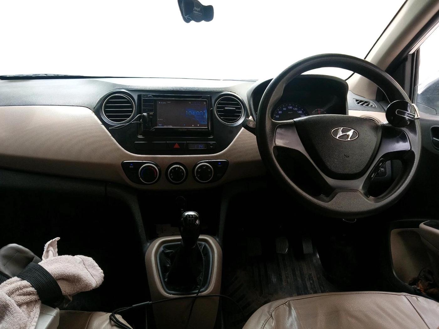 2015 Hyundai Xcent BASE 1.2, CNG, Manual, 1,58,147 km, interior