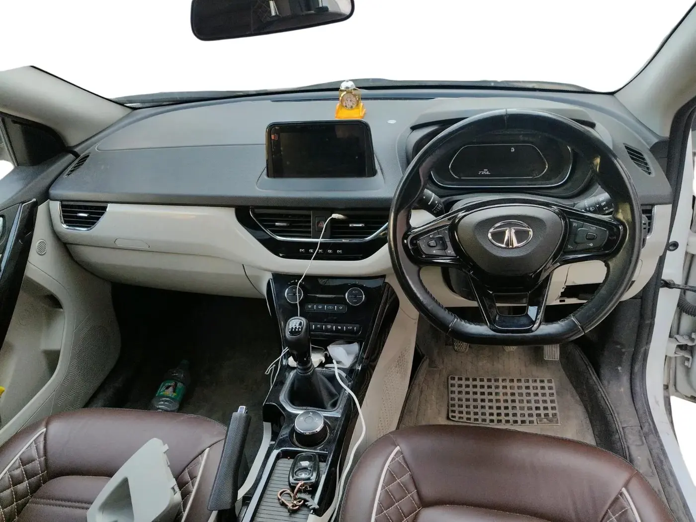 2021 Tata NEXON XZ PLUS PETROL, CNG, Manual, 27,258 km, interior