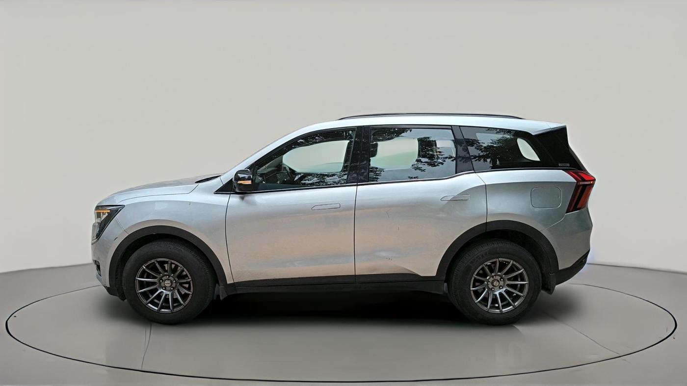 2022 Mahindra XUV700 AX 3 P AT 5 STR, Petrol, Automatic, 78,069 km, exterior