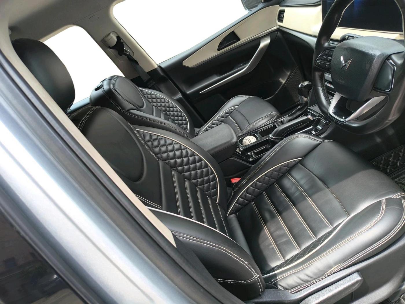2022 Mahindra XUV700 AX 3 P AT 5 STR, Petrol, Automatic, 78,069 km, interior