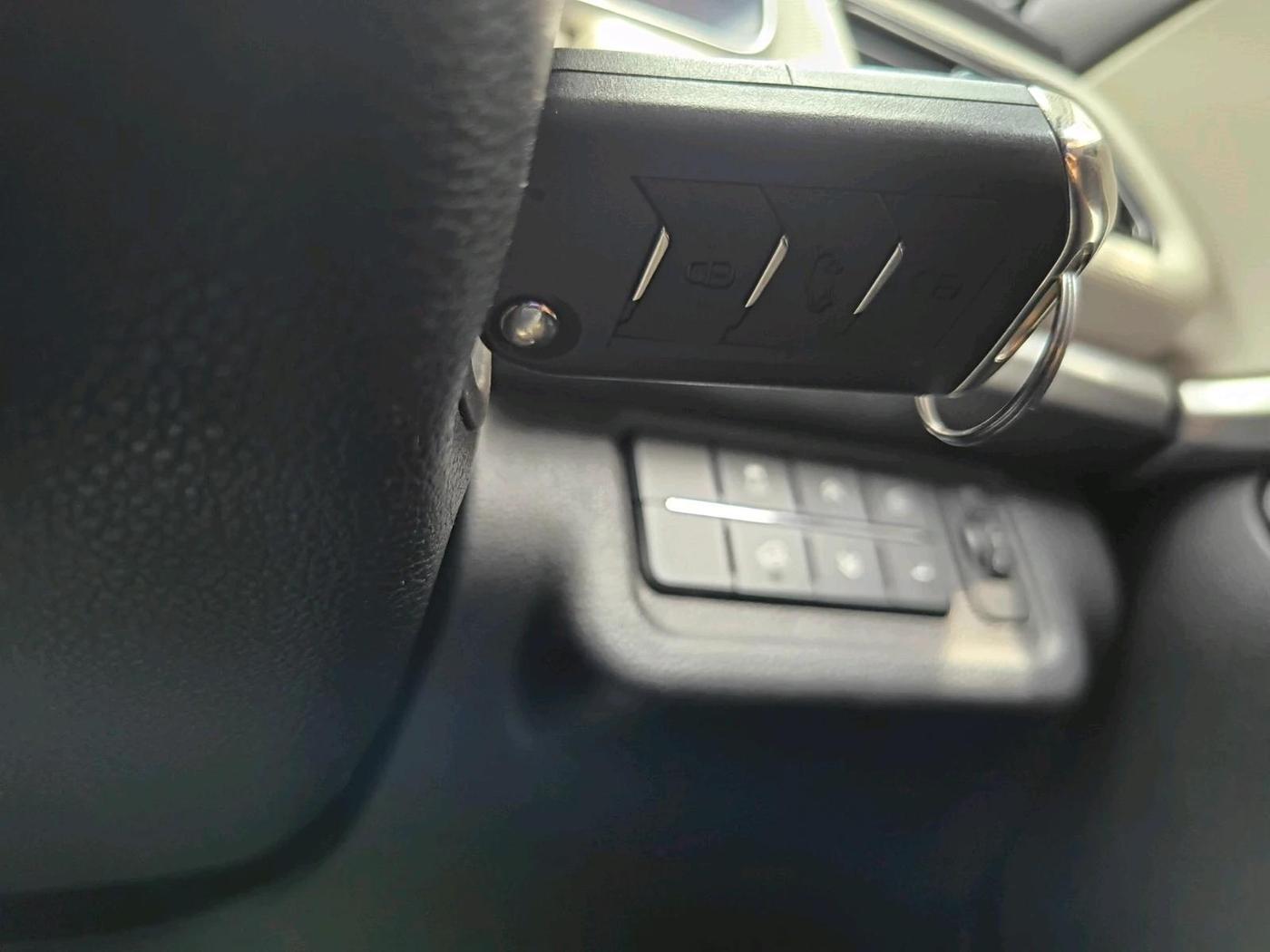 2022 Mahindra XUV700 AX 3 P AT 5 STR, Petrol, Automatic, 78,069 km, interior