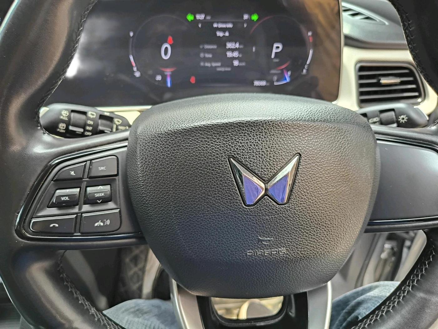 2022 Mahindra XUV700 AX 3 P AT 5 STR, Petrol, Automatic, 78,069 km, interior
