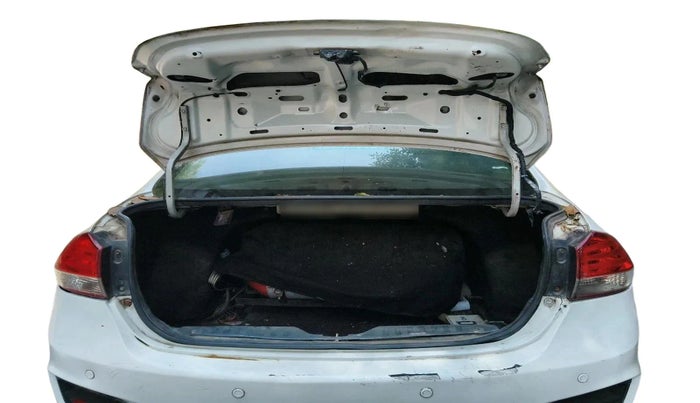 2015 Maruti Ciaz VXI+, CNG, Manual, 1,73,381 km, exterior