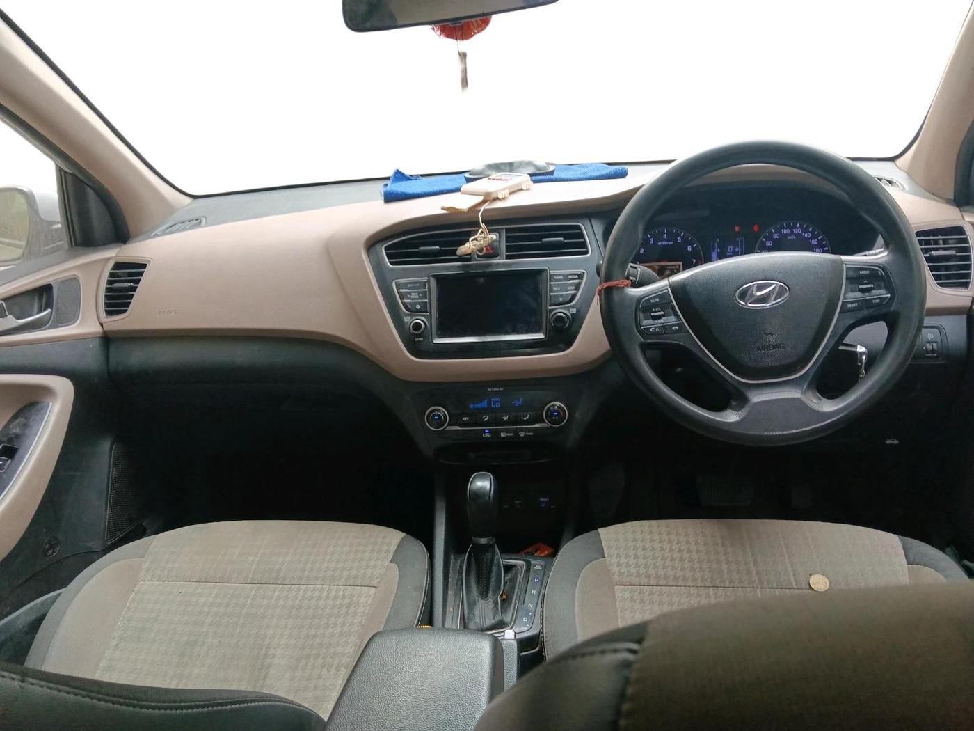 2018 Hyundai Elite i20 ASTA 1.2  CVT, Petrol, Automatic, 1,00,586 km, interior