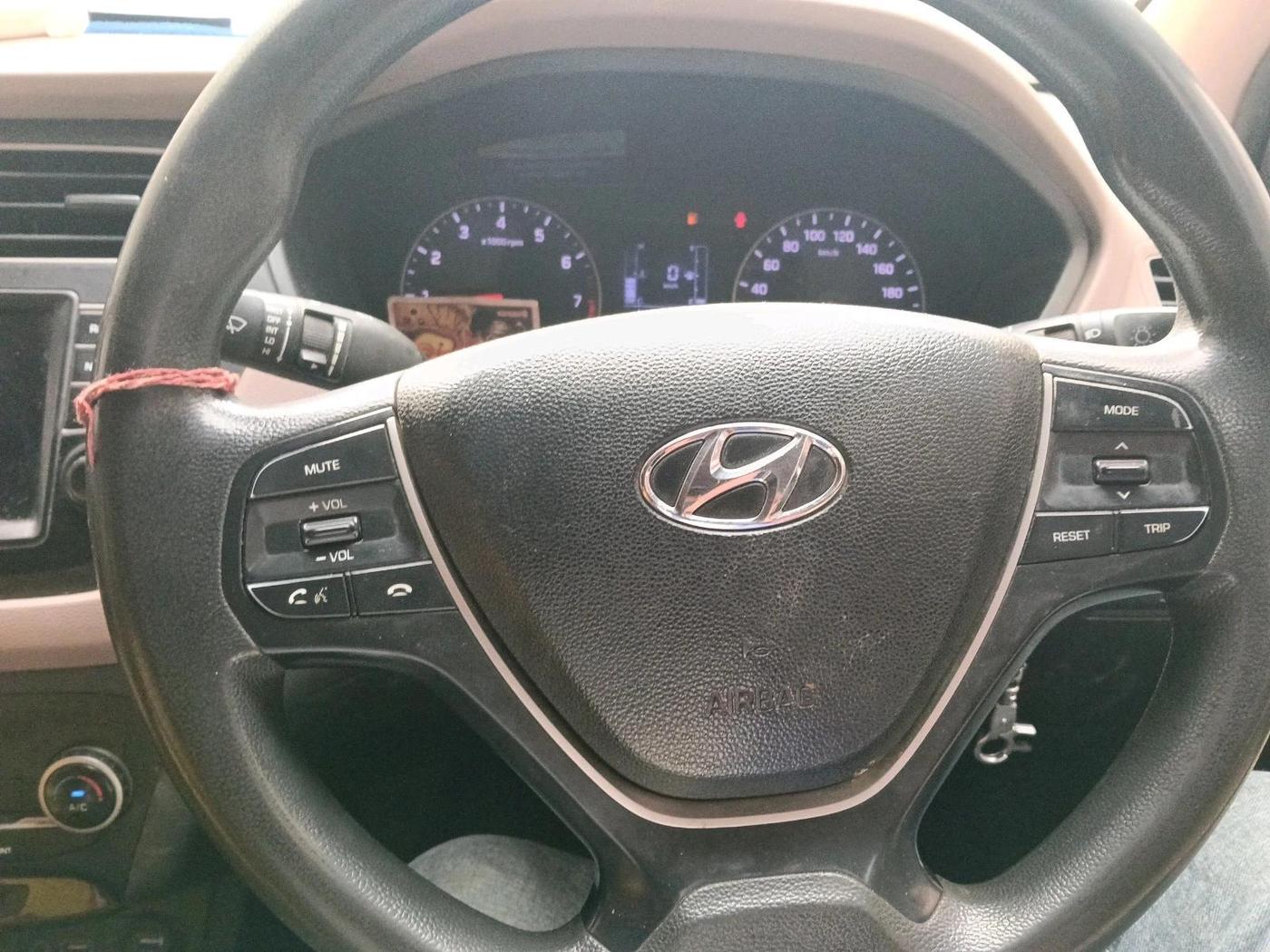 2018 Hyundai Elite i20 ASTA 1.2  CVT, Petrol, Automatic, 1,00,586 km, interior