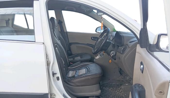 2013 Hyundai i10 MAGNA 1.2, CNG, Manual, 88,140 km, interior