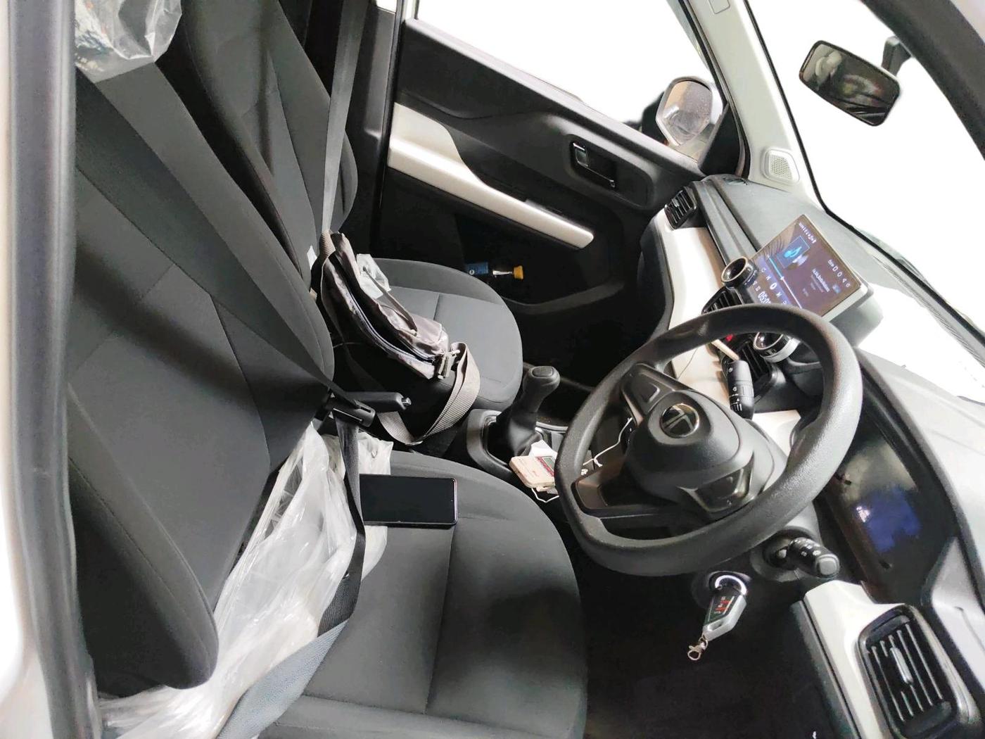 2024 Tata PUNCH PURE MT, Petrol, Manual, 21,406 km, interior