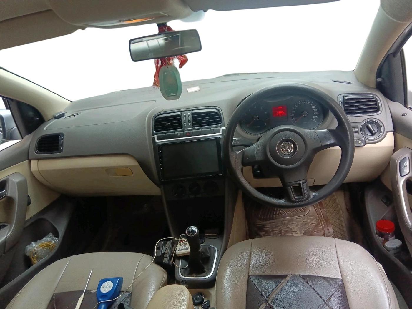 2011 Volkswagen Vento TRENDLINE 1.6, CNG, Manual, 1,19,665 km, interior